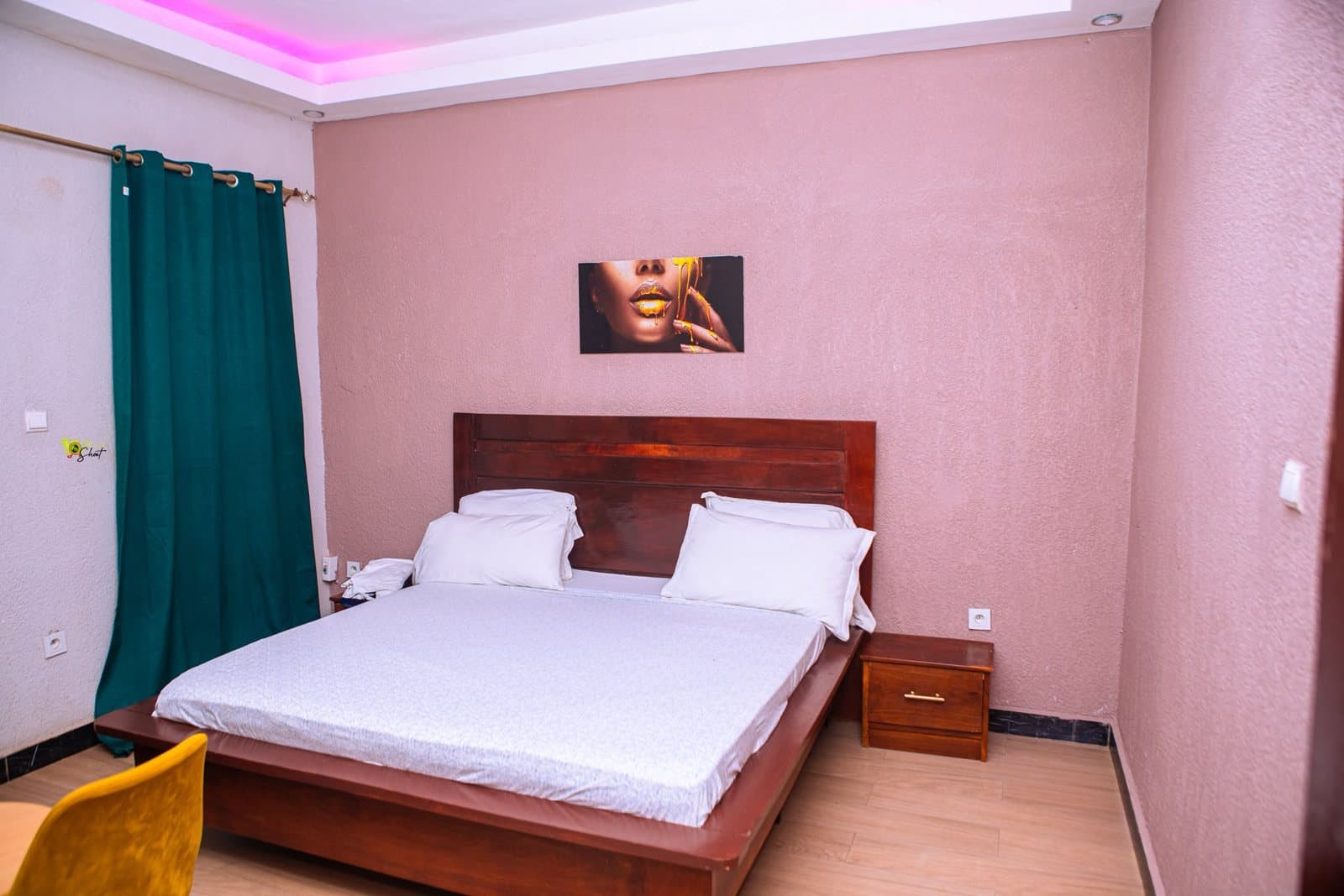 Chambre aux tons rosés